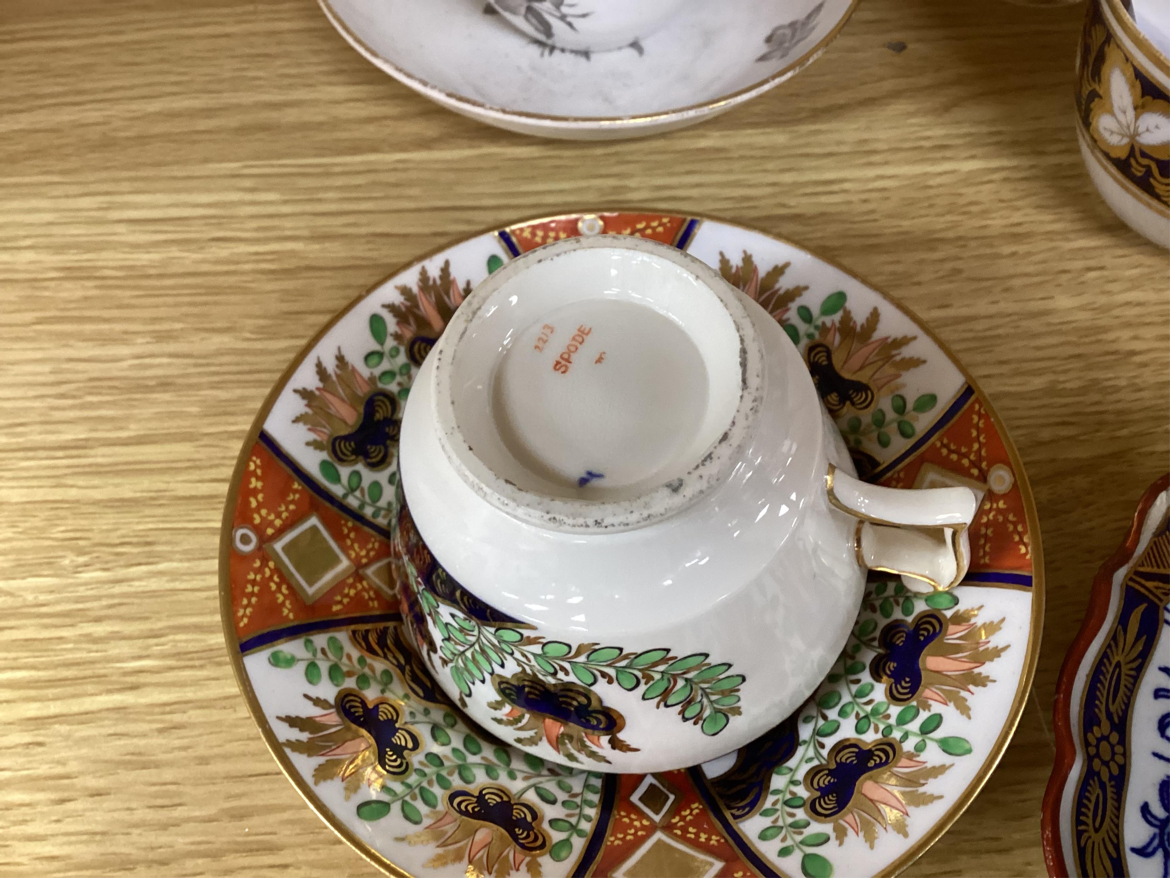 A group of 18th / early 19th century English porcelain tea wares, Worcester, Spode, etc